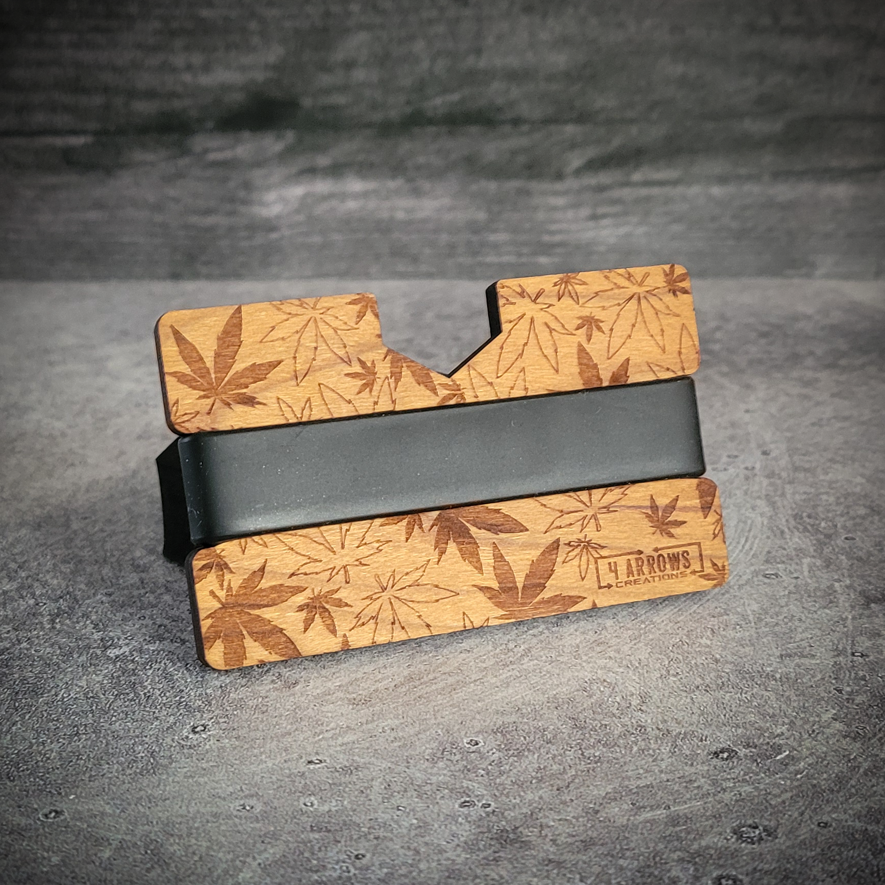 🌿 The Urban Gardener – Marijuana Leaf Engraved Wooden Wallet