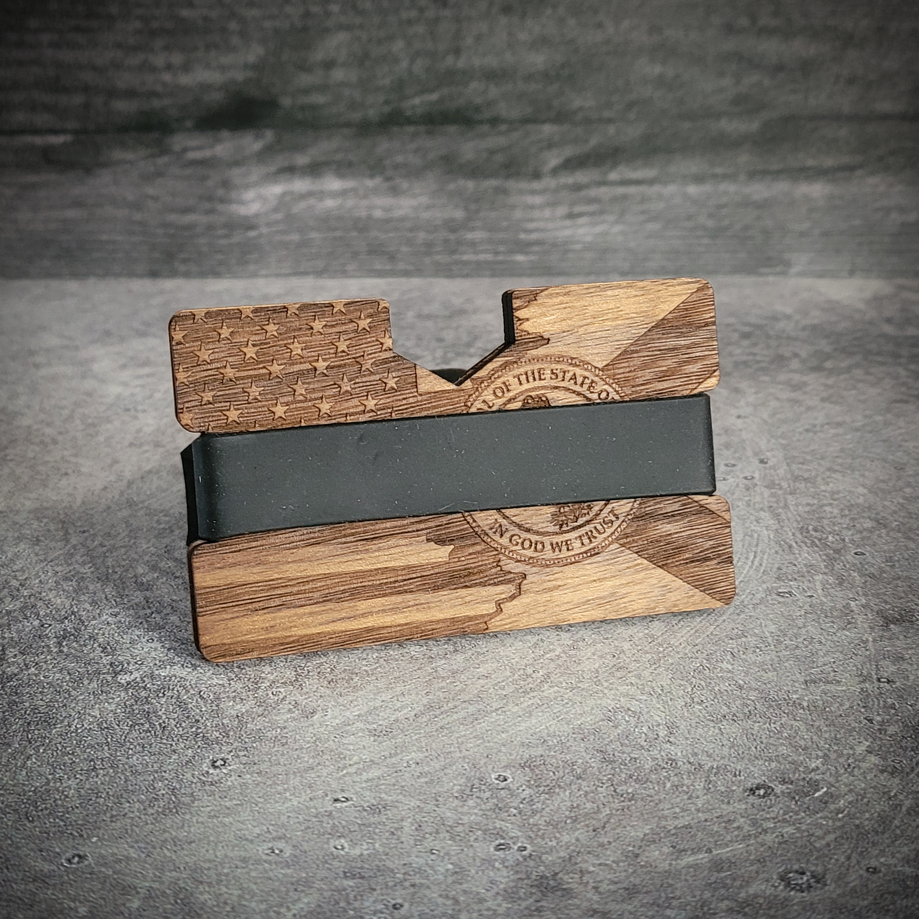 🦅🌴 The Dual Allegiance – USA & Florida Flag Engraved Wooden Wallet